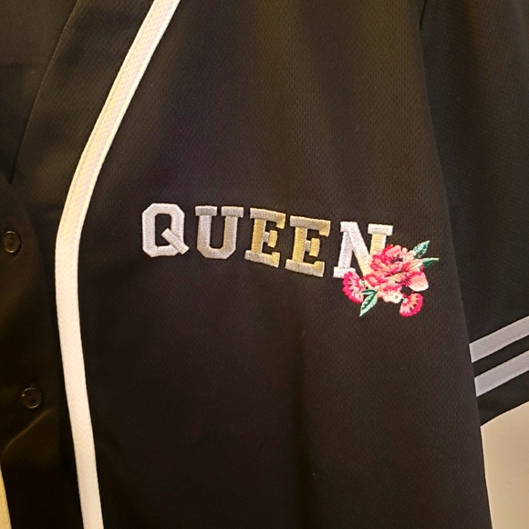 Queen Baseball Jersey in Black (Lg) - Picture 4 of 5